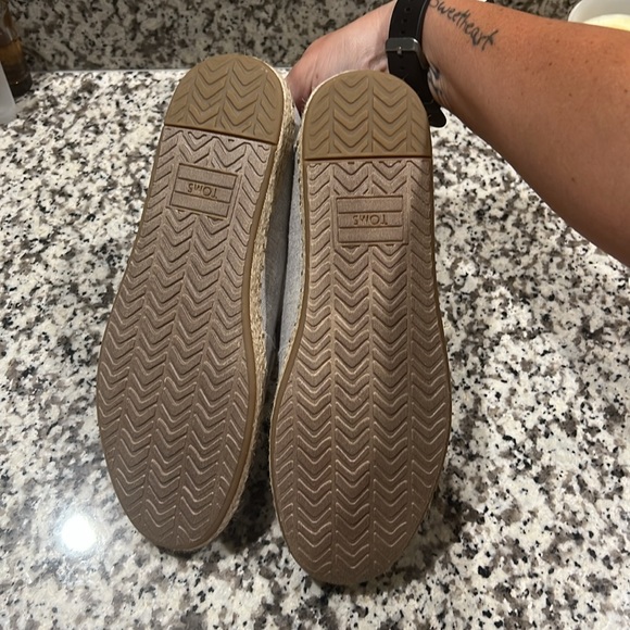 TOMS shoes- NEW - Picture 4 of 4